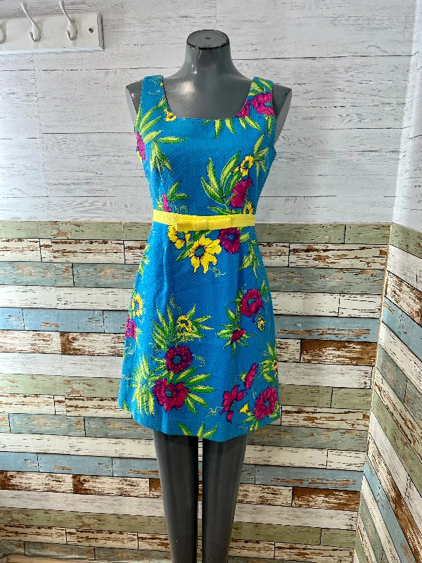 90’s Blue With Multicolor Tropical Flower Print Non Sleeve Dress By Lilly Pulitzer Tunics Brand named 90’s Blue With Multicolor Tropical Flower Print Non Sleeve Dress By Lilly Pulitzer Tunics Brand named