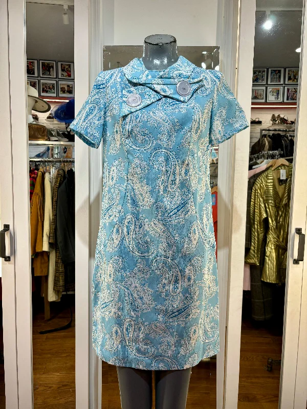 60’s Light Blue & Off Ehite Parley Shift Dress With Oversized Collar Detail Tunics Spring floral 60’s Light Blue & Off Ehite Parley Shift Dress With Oversized Collar Detail Tunics Spring floral