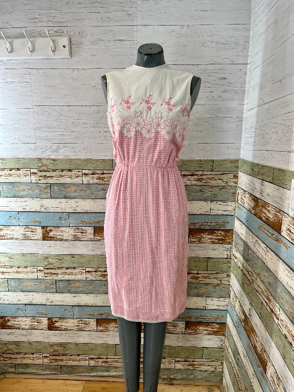 60’s Tartan Pink & Off White Embroidery Flower Non Sleeve Dress Tunics Occasion special 60’s Tartan Pink & Off White Embroidery Flower Non Sleeve Dress Tunics Occasion special