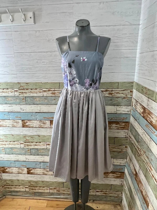 00’s Going 60’s Gray Multicolor Flower Bust Print Fit & Flare Dress Tunics Trendy modern 00’s Going 60’s Gray Multicolor Flower Bust Print Fit & Flare Dress Tunics Trendy modern