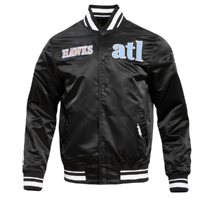 CHAMARRA NBA ATLANTA HAWKS CHEST HISTORIC RIB SATIN JACKET Zippered Jacket Buttoned Jacket Snapped Jacket CHAMARRA NBA ATLANTA HAWKS CHEST HISTORIC RIB SATIN JACKET Zippered Jacket Buttoned Jacket Snapped Jacket