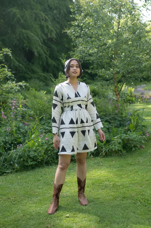 The Terra Tribe Black Triangle Hawai Shift Dress